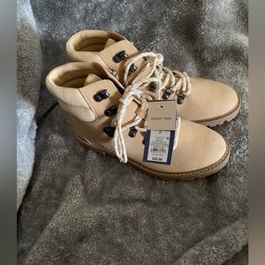 Universal Thread Boots NWT size 7.5